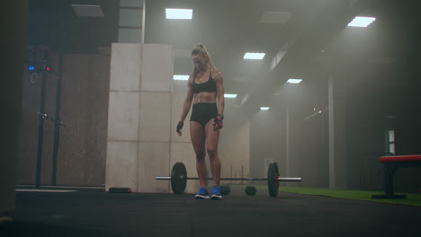 woman-preparing-for-training.-they-are-preparing-to-lift-the-barbell-with-a-heavy-weight.